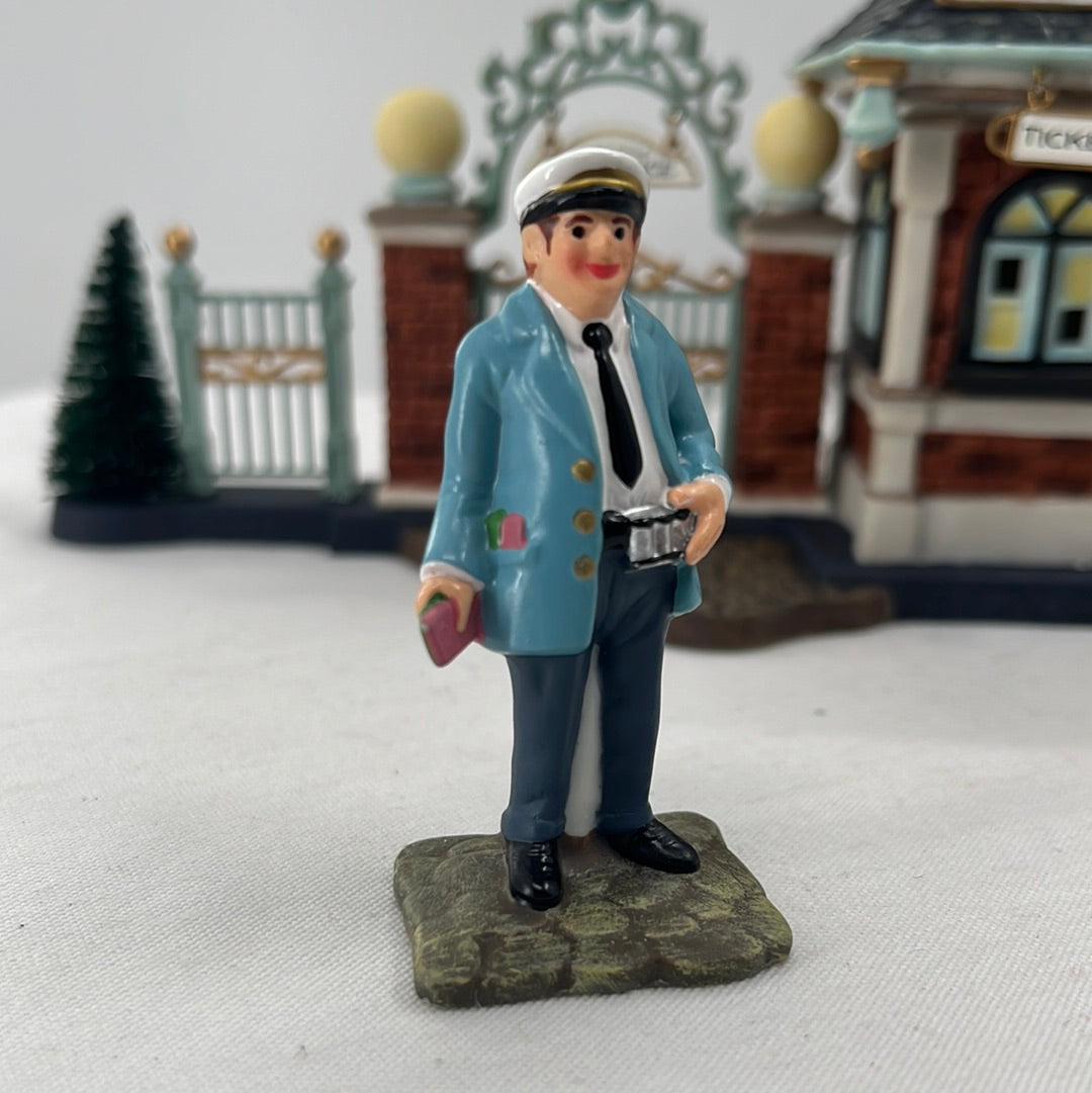 Department 56 Christmas in the City East Harbor Ferry (Set of 3) figurine, front view.