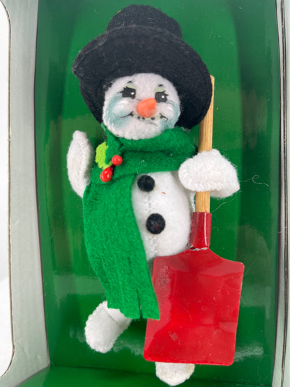 Annalee Doll Snow Shovel Snowman Christmas Ornament 5”