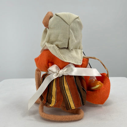 Thanksgiving Annalee Doll Pilgrim Girl Mouse, back view.