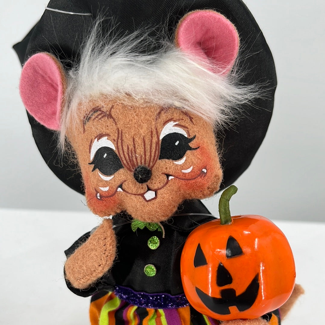 Halloween Annalee Doll Jack O Lantern Mouse, front view close-up.