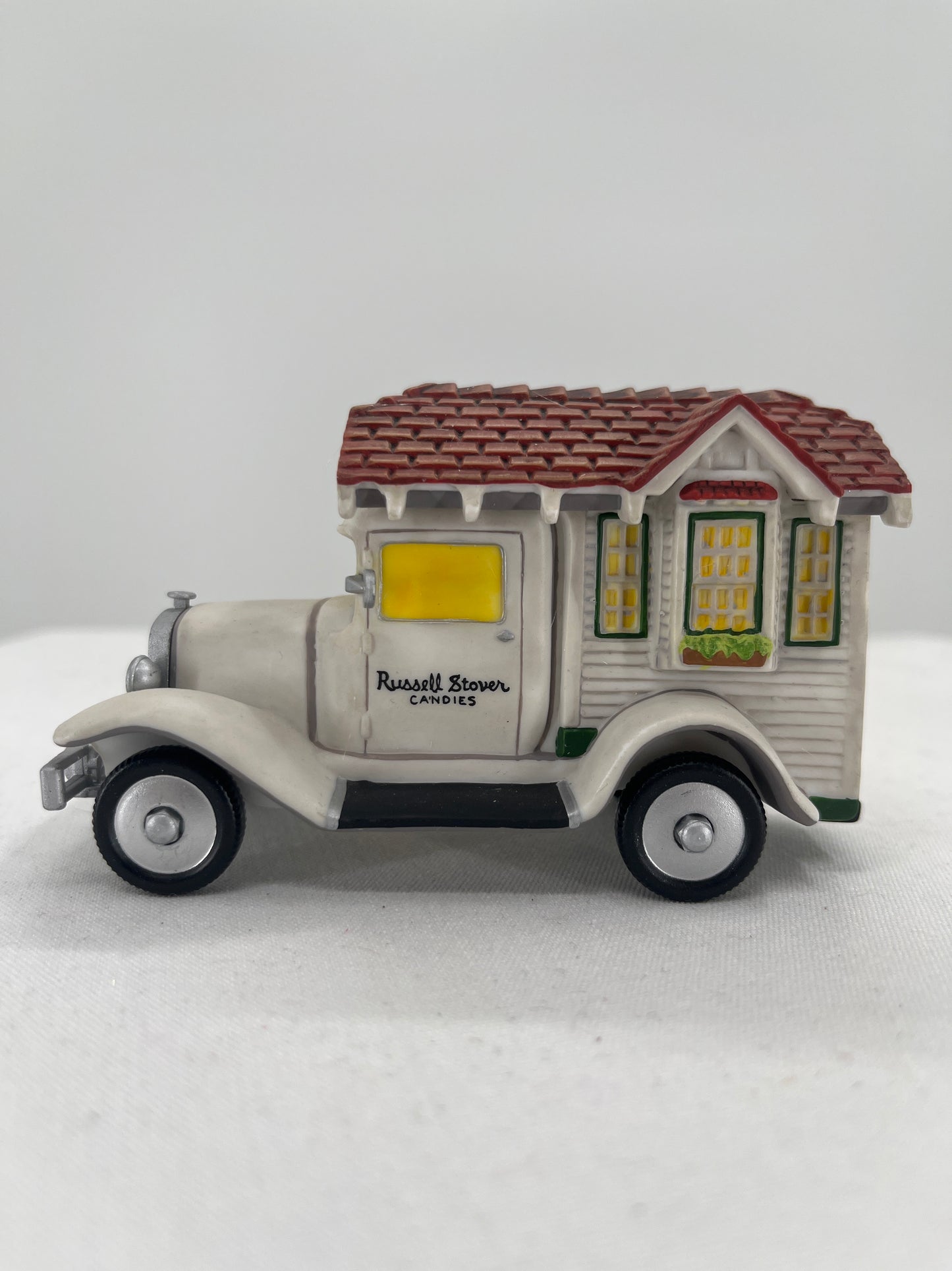 Department 56 Christmas in the City Russel Stover Delivery Truck