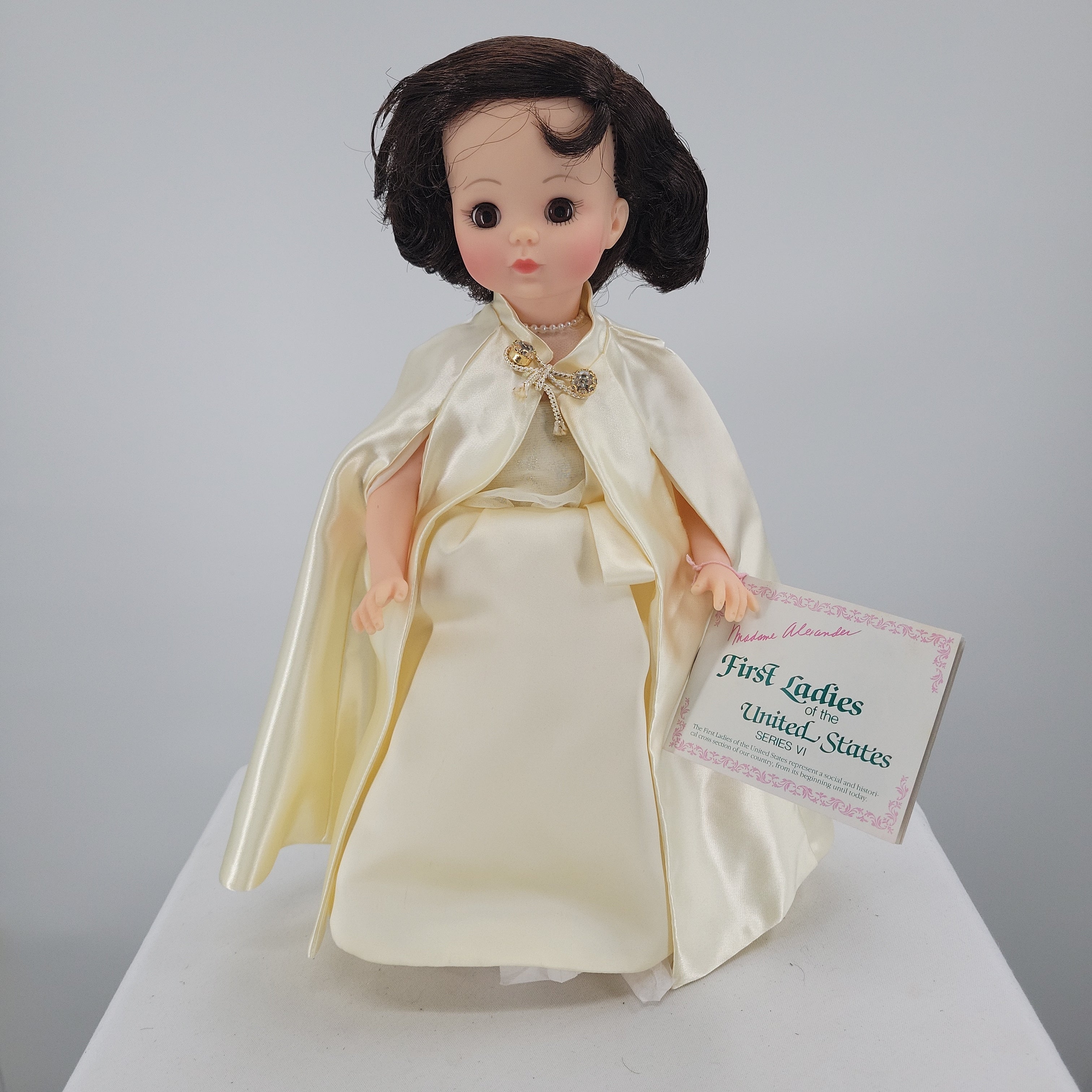 Madame alexander store jacqueline kennedy doll