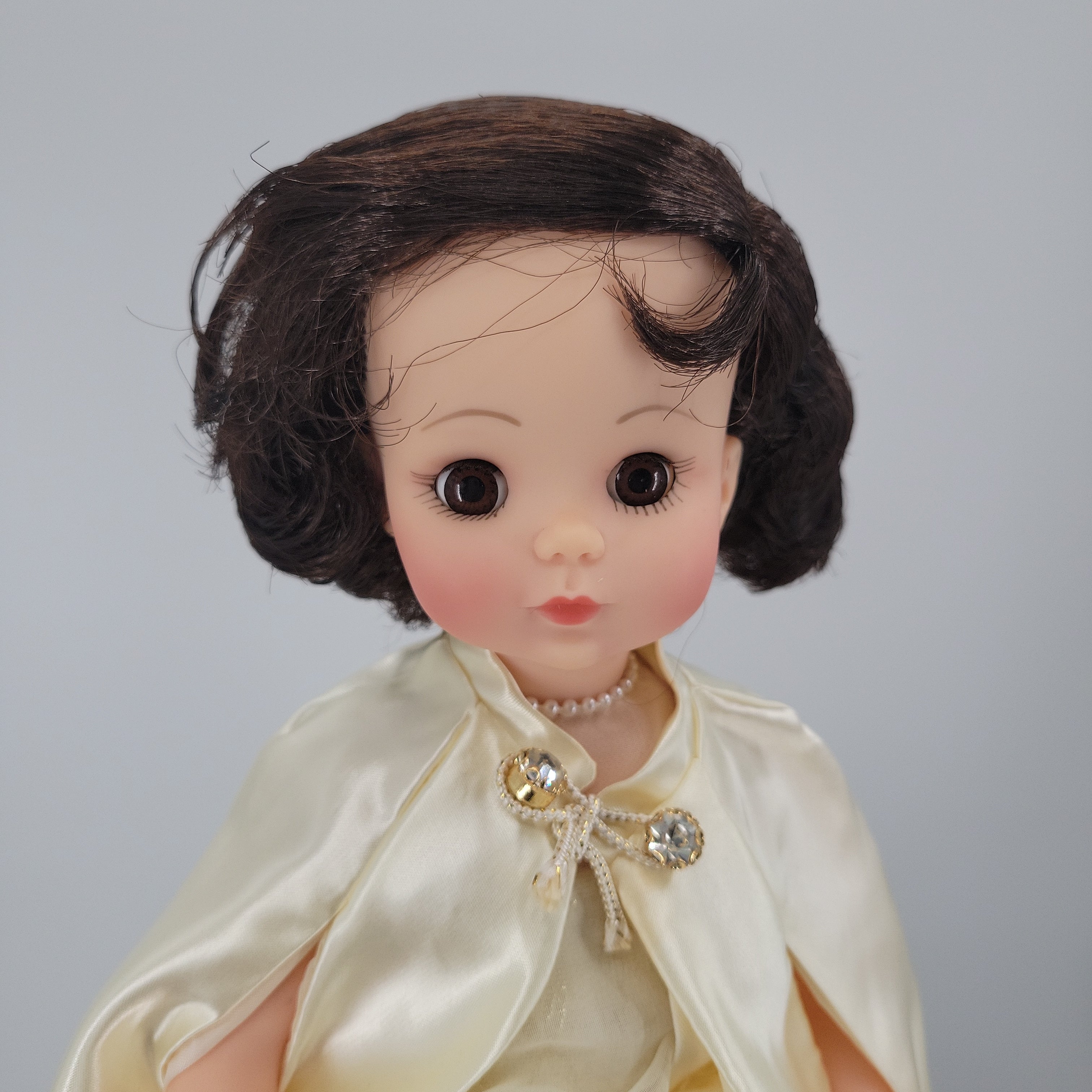 Madame alexander jackie kennedy hot sale doll